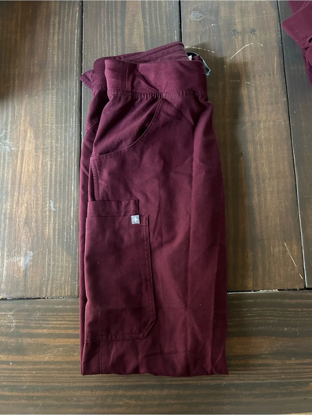 FIGS scrubs bottoms S in burgundy women’s